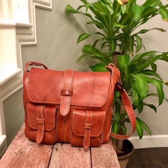 Frye Handbags - Frye Artisan leather campus messenger shoulder bag